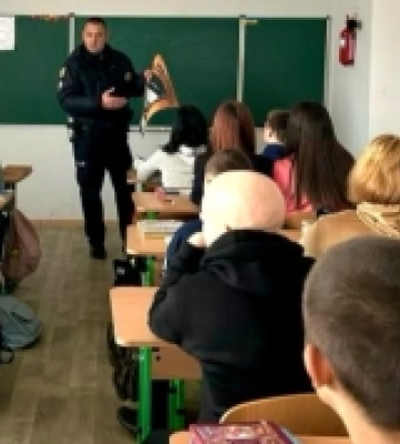 Як розпізнати та куди звертатись: в Арбузинській громаді поліцейські навчали школярів протидіяти насиллю