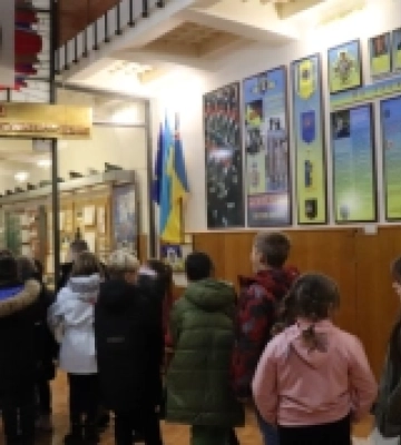 Поліцейські Закарпаття влаштували екскурсію для маленьких школярів з Ужгорода