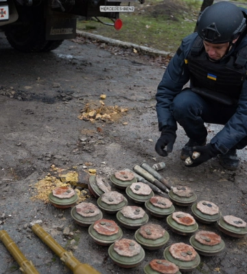 Піротехніки ДСНС продовжують розміновувати територію Миколаївщини