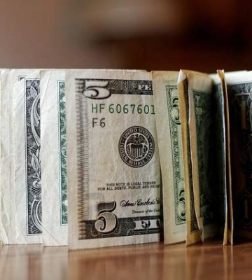 За сьогодні долар та євро опустилися: на якому рівні офіційні курси