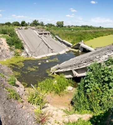 Уряд Британії допоможе відновити шість зруйнованих мостів на Київщині