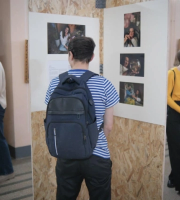 У Чернівцях відкрили фотовиставку «Історії в речах. Втечі та прибуття»