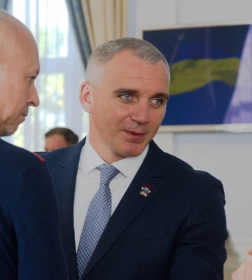 Сєнкевич про те, чому в Одесі працюють школи, а у Миколаєві ні: Поки туди долетить, треба пролетіти нас