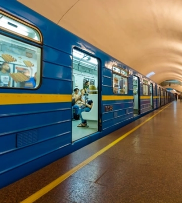 Вздовж закритої ділянки метро організували рух 77 автобусів та 20 тролейбусів, - Кличко