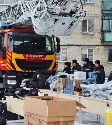Пожежна машина з драбиною у 60 метрів та якісне оснащення для водолазів. Дніпро придбав для рятувальників потужну техніку