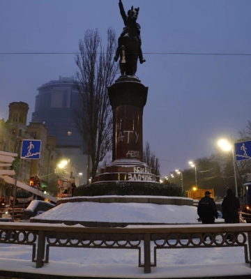 В Киеве идет демонтаж памятника Щорсу – КГГА