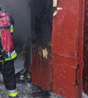 У Бориславі під час пожежі у гаражі згорів автомобіль ВАЗ