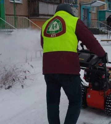 Комунальники усувають наслідки негоди в Харкові