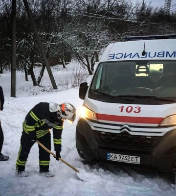 Непогода в Киеве: на улицах задействовано более 260 единиц спецтехники