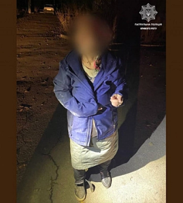 Криворізькі патрульні повернули додому жінку, яка загубилась
