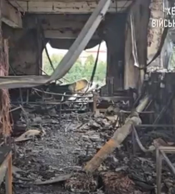 Наслідки обстрілу приватного підприємства у Херсоні. ВIДЕО