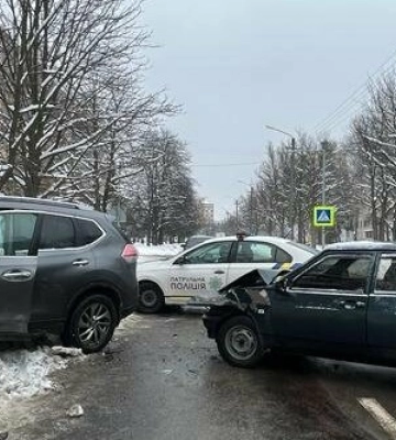 У Львові зіткнулися автомобілі: є травмовані