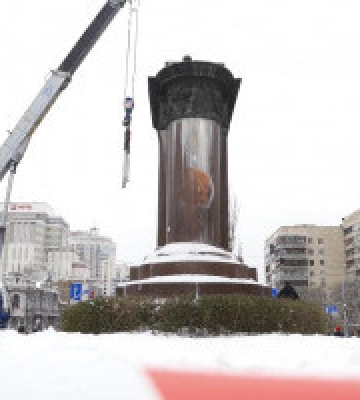Щорса з конем прибрали з бульвару Шевченка у Києві за 6 годин 