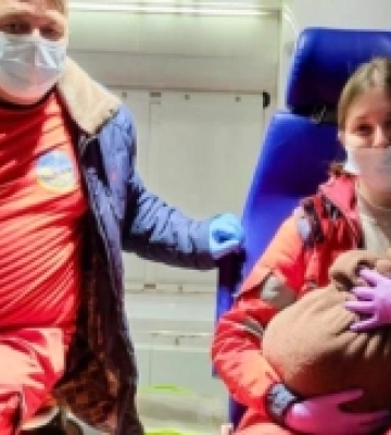 На Одещині жінка народила хлопчика в кареті швидкої