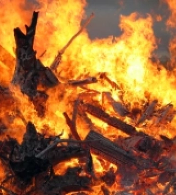 Чоловік на Рівненщині роздягнув манекен, але далеко з одягом не втік