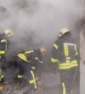 На Карбишева горів гараж: у пожежі травмувався чоловік