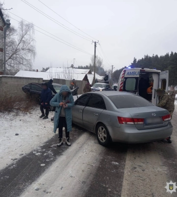 Двоє водіїв потрапили до лікарні через ДТП на слизькій дорозі під Харковом