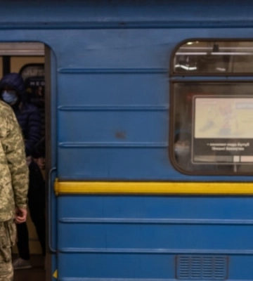 У метро Києва після закриття ділянки «Деміївська» – «Либідська» кажуть: ситуація на інших перегонах – контрольована