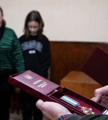 Загинув біля Бахмута, отримавши несумісні з життям поранення: рідним загиблого нацгвардійця з Луцька вручили державну нагороду&amp;hellip;