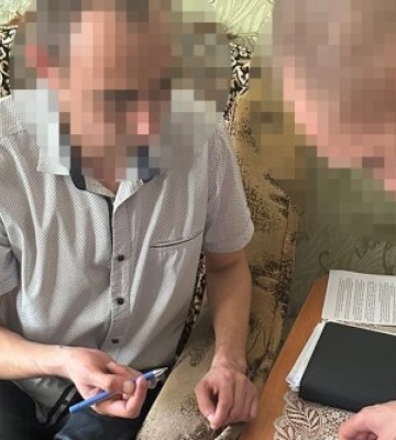Коп "продавал" ритуальной службе новости о покойниках, но его даже не посадили