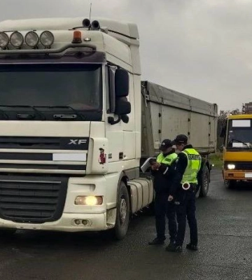 “Перевізник зима”: на Закарпатті Укртрансбезпека перевіряла транспортні засоби
