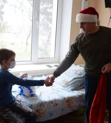 У Миколаєві до маленьких пацієнтів дитячої лікарні з подарунками завітав мер Сєнкевич