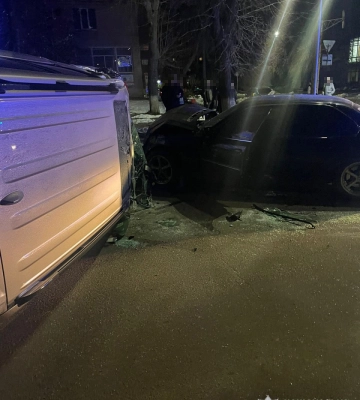 Від удару один автомобіль перекинувся: у Кам’янці відбулася ДТП