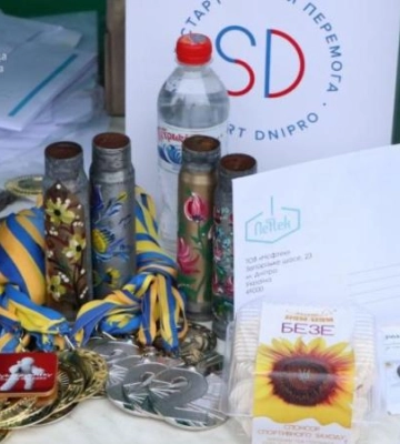 У новорічних костюм, казкових образах завітали учасники на благодійний забіг у Дніпрі «Mykolaychiky Charity Run»
