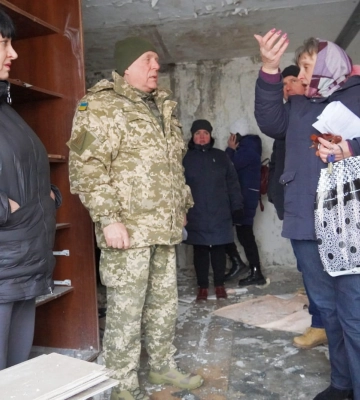 В Охтирці за півтора роки не перекрили дах п’ятиповерхівки, постраждалий від ракетних ударів