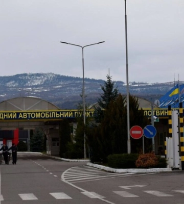 Чоловіки намагаються виїхати з України з підробленими довідками: прикордонники зібрали колекцію