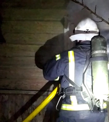 Вночі на Шосткинщині рятувальники ліквідували загоряння житлового будинку