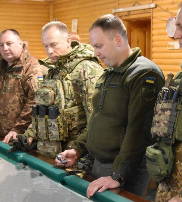 Сирський зустрівся з командирами військових частин і підрозділів на Східному напрямку. Фото
