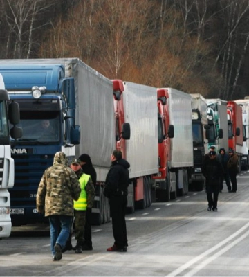 Страйк польських перевізників: на пункті пропуску біля кордону з Волинню зараз одна з найгірших ситуацій