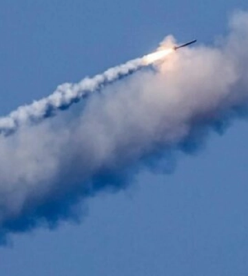 Ракетна атака на Київщину: без влучань в критичну або житлову інфраструктуру, уламки впали на подвір’я будинку