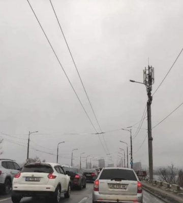 У Дніпрі ускладнено рух на трьох мостах у бік центру