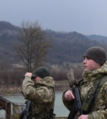 Закарпатським прикордонникам потрібні на військову службу медики