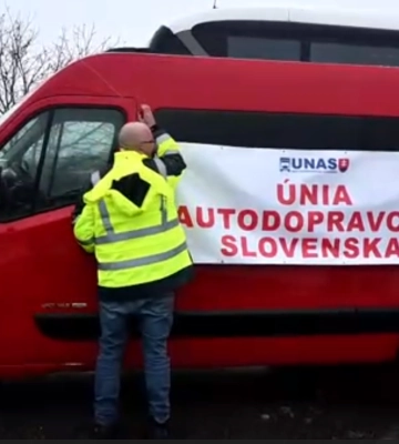 Перевізники Словаччини знову заблокують кордон з Україною