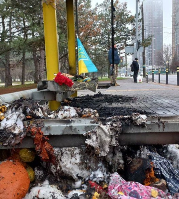 Знищення “народного меморіалу” біля зруйнованого росіянами будинку на Перемозі: коментар мера Дніпра