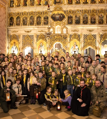Вифлеємський вогонь миру із місця народження Ісуса Христа – вже в Ужгороді