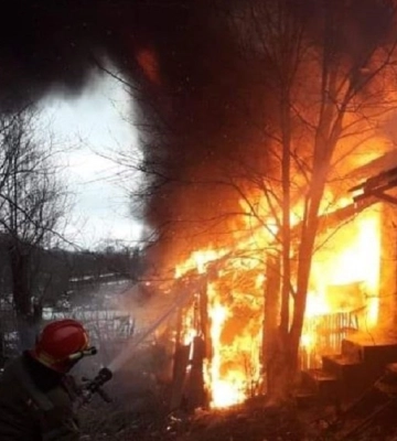 Під час пожежі в гаражі у Луцьку обгорів чоловік