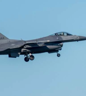 Американський винищувач F-16 розбився над Жовтим морем, пілот капітулював