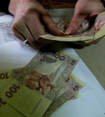 Коли і на скільки зросте мінімальна зарплата у 2024 році та на які виплати вплине