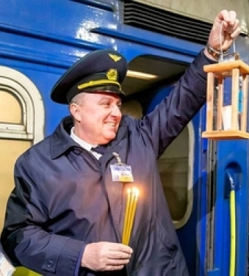 У Луцьк привезли Вифлеємський вогонь миру 