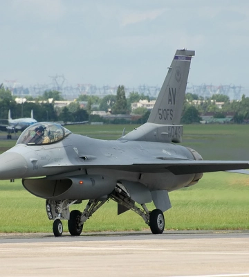 Американський винищувач F-16 розбився над Жовтим морем, пілот капітулював