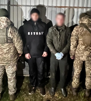 За допомогою дрона закарпатські прикордонники виявили двох порушників
