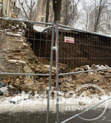 У Києві стався обвал під час ремонту опорної стіни для утримання ґрунту: загинув чоловік, ще один постраждав