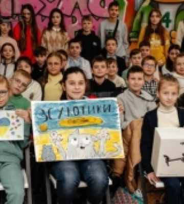 Учні луцького ліцею зібрали 100 тисяч гривень для ЗСУ. ФОТО