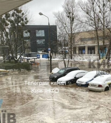 Ще дві станції метро в Києві почало затоплювати: що кажуть фахівці (відео)