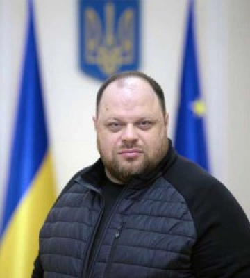 Усі люди народжуються вільними і рівними у своїй гідності та правах