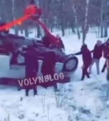 На Волині автівка злетіла в кювет і перекинулася